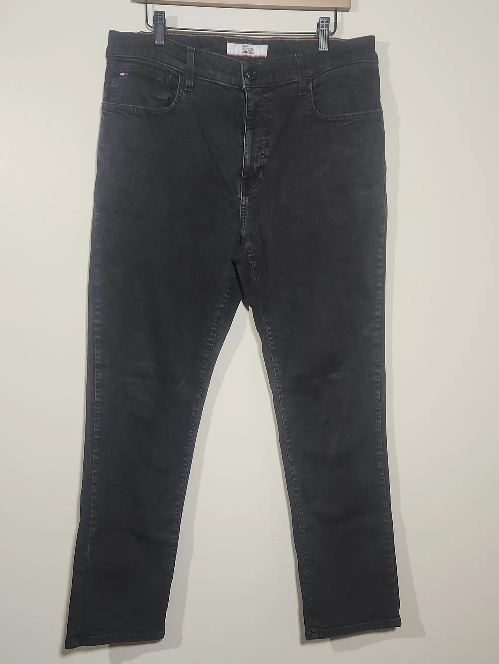 Tommy Hilfiger Men's Slim Straight Jeans in Black